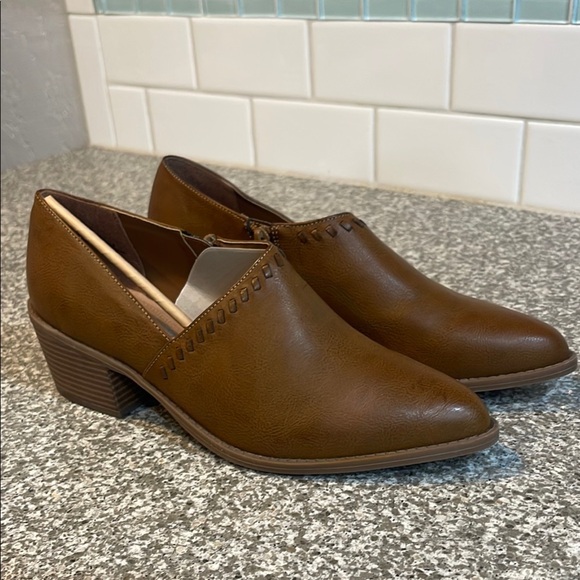New Maurice’s Amanda Stitch Low Side Booties - Picture 1 of 7